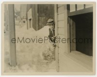 5k0226 FROZEN NORTH deluxe 8x10.25 still 1922 great image of Buster Keaton by house pointing 2 guns!