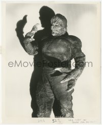 5k0323 IT! THE TERROR FROM BEYOND SPACE 8.25x10 still 1958 best portrait of the wacky monster!