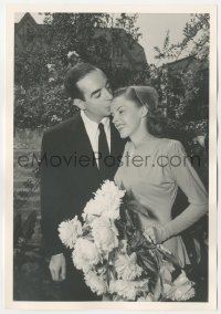 5k0348 JUDY GARLAND/VINCENTE MINNELLI deluxe 7x10 still 1945 giving her a kiss at their wedding!