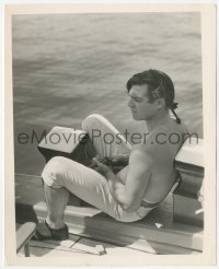 5k0451 MUTINY ON THE BOUNTY candid deluxe 8x10 still 1935 Clark Gable shooting fish between scenes!