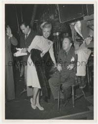 5k0673 WEEK-END AT THE WALDORF candid deluxe 8x10.25 still 1945 Ginger Rogers with director on set!