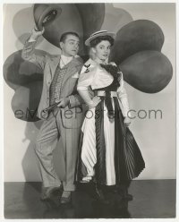 5k0697 YANKEE DOODLE DANDY 7.25x9 still 1942 James Cagney & Joan Leslie by big shamrock by Longworth!