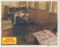 5k1474 TAXI DRIVER LC #6 1976 great c/u of Robert De Niro pointing gun at TV, Martin Scorsese!