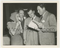 5k0417 MANNEQUIN candid 8.25x10 still 1938 Joan Crawford, Borzage, Joe Mankiewicz, Spencer Tracy