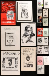 5m0556 LOT OF 21 UNCUT PRESSBOOKS 1970s advertising a variety of different movies!