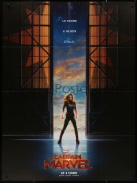 5w0972 CAPTAIN MARVEL teaser French 1p 2019 great image of Brie Larson in costume in airplane hangar!
