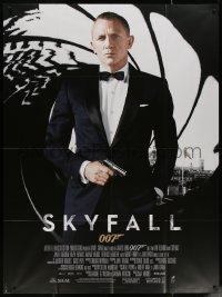 5w1352 SKYFALL French 1p 2012 great image of Daniel Craig as James Bond in tuxedo with gun in hand!