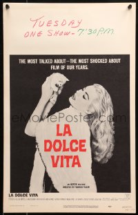 5w0481 LA DOLCE VITA WC 1961 Federico Fellini classic, close up of sexy Anita Ekberg with kitten!