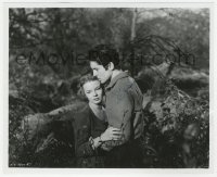 5y0490 JOAN EVANS signed 8x10 still 1949 close up hugging Farley Granger in Roseanna McCoy!