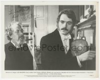 5y0517 LEO MCKERN signed 8x10 still 1981 c/u with Jeremy Irons in The French Lieutenant's Woman!