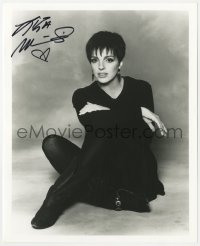 5y0832 LIZA MINNELLI signed 8x10 REPRO still 1980s full-length seated portrait of the singing star!