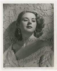 5y0525 MALA POWERS signed 8x10 still 1954 sexy head & shoulders portrait of the Universal star!