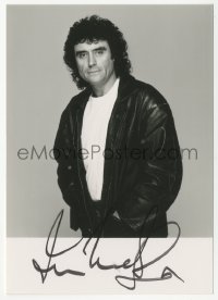 5y0324 IAN MCSHANE signed 4x6 photo 1980s great waist-high portrait with long hair & leather jacket!