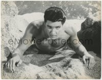 5z0108 FUN IN ACAPULCO deluxe 11x14 still 1963 barechested Elvis Presley climbing rocks by ocean!
