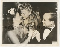 5z0175 KITTY FOYLE candid deluxe 11x14 still 1941 Ginger Rogers with mom & producer at the Oscars!