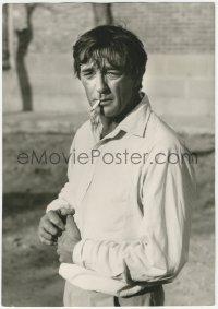 5z0262 ROBERT MITCHUM deluxe English 8.5x12 news photo 1960s smoking portrait by Lawrence Schiller!