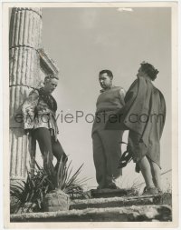 5z0266 ROMEO & JULIET candid deluxe 10x13 still 1936 Leslie Howard & director George Cukor by Grimes!