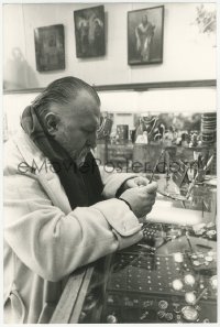 5z0275 SERGIO LEONE 8x11.75 news photo 1984 the Italian director in jewelry store by Alain Nogues!
