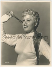 5z0278 SHELLEY WINTERS deluxe 11x14 still 1950s great waist-high smiling c/u of the leading lady!