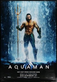 6a0352 AQUAMAN DS bus stop 2018 DC, Jason Momoa w/ trident in title role, he's not from around here!