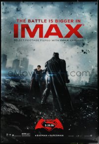 6a0358 BATMAN V SUPERMAN DS bus stop 2016 Ben Affleck, Henry Cavill, the battle is bigger in IMAX!