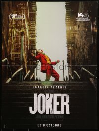 6b0661 JOKER teaser French 16x21 2019 great image of Joaquin Phoenix as the DC villain at top of stars!