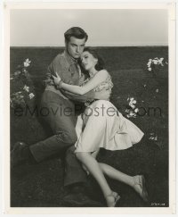 6c0887 ALL THE FINE YOUNG CANNIBALS 8.25x10 still 1960 best Robert Wagner & sexy Natalie Wood!