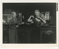 6c0967 BUS STOP 8.25x10 still 1956 sexy Marilyn Monroe between Hope Lange & Betty Field at counter!