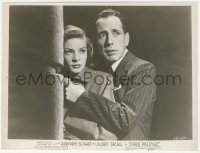 6c1012 DARK PASSAGE 7.75x10.25 still 1947 great c/u of Humphrey Bogart holding scared Lauren Bacall!