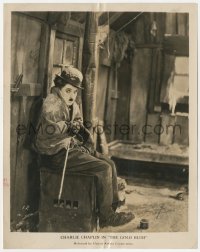 6c1116 GOLD RUSH 8x10.25 still 1925 iconic portrait of Charlie Chaplin as The Tramp covered in snow!