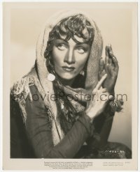 6c1117 GOLDEN EARRINGS 8.25x10.25 still 1947 close up of gypsy Marlene Dietrich touching her hand!