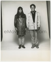 6c1123 GRADUATE candid 8.25x10 still 1968 full-length happy Dustin Hoffman & Katharine Ross!
