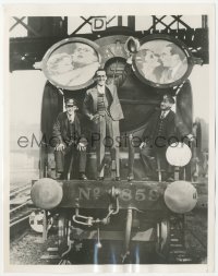 6c1137 HAROLD LLOYD 7x9 news photo 1932 standing on train that is wearing his trademark spectacles!