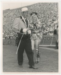 6c1192 JAYNE MANSFIELD 8.25x10 still 1960 with LA County sheriff Peter Pitchess at Coliseum Rodeo!