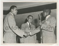 6c1200 JOE LOUIS/BILL ROBINSON 7x9 news photo 1946 shaking hands at opening of Harlem restaurant!