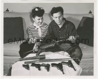 6c1203 JOHN GARFIELD 8.25x10 still 1944 showing wife guns he brought back from North Africa & Italy!