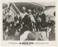 6c1221 LA DOLCE VITA 8.25x10 still 1961 reporters interview Anita Ekberg, Federico Fellini classic!