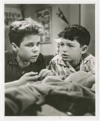 6c1234 LEAVE IT TO BEAVER TV 8.25x10 still 1958 Jerry Mathers with Tony Dow as Wally Cleaver!