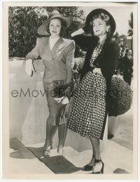 6c1281 MARLENE DIETRICH/CONSTANCE BENNETT 7x9 news photo 1940 at the opening of racing season!