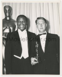 6c1300 MIKE NICHOLS 8.25x10 still 1968 Best Director Oscar winner with Sidney Poitier at ceremony!