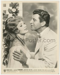 6c1320 MUSIC MAN 8x10.25 still 1962 romantic close up of Robert Preston & pretty Shirley Jones!