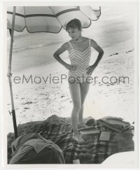 6c1350 ON THE BEACH 8.25x10 still 1959 full-length pretty Donna Anderson in swimsuit under umbrella!