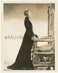 6c1384 QUEEN CHRISTINA 8.25x10 still 1933 full-length profile of Greta Garbo standing by throne!