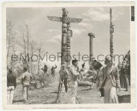 6c1465 SPAWN OF THE NORTH candid 8.25x10 still 1938 crew about to film scene with real totem poles!