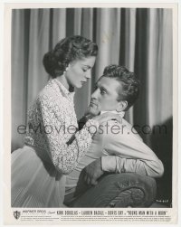 6c1593 YOUNG MAN WITH A HORN 8x10.25 still 1950 romantic close up of Lauren Bacall & Kirk Douglas!