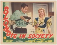 6c0310 BLONDIE IN SOCIETY LC 1941 Penny Singleton watches Arthur Lake as Dagwood carry a hot pan!
