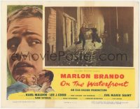6c0617 ON THE WATERFRONT LC 1954 Elia Kazan, Marlon Brando & Eva Marie Saint running in alley!