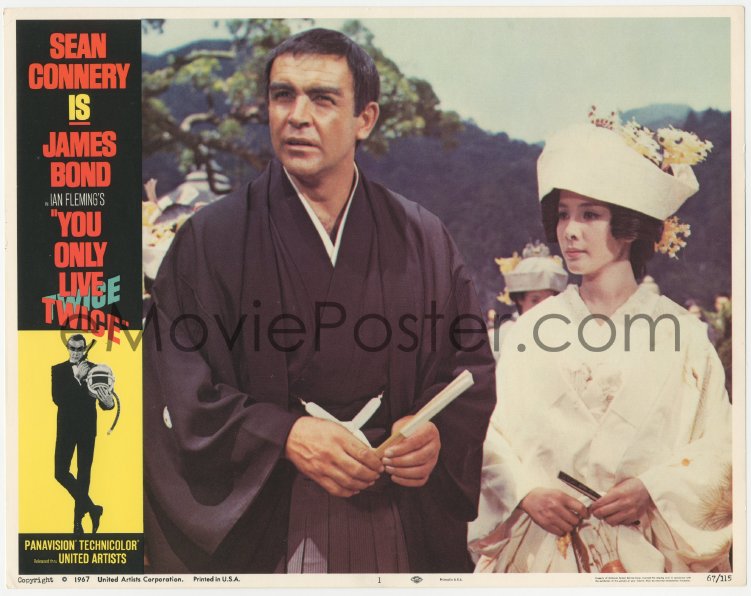 You Only Live Twice vintage 8x10 photo Mie Hama on the run with Sean Connery 