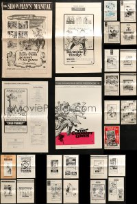6d0415 LOT OF 35 UNCUT PRESSBOOKS 1950s-1970s advertising for a variety of different movies!