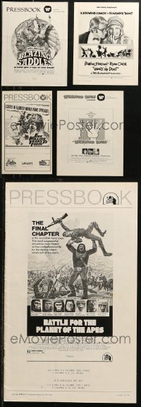 6d0443 LOT OF 4 UNCUT AND 1 CUT PRESSBOOKS 1960s-1970s advertising a variety of different movies!